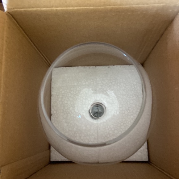 SHARPER IMAGE XL OVERSIZED WINE GLASS HOLDS AN ENTIRE BOTTLE OF WINE NEW - Picture 8 of 9